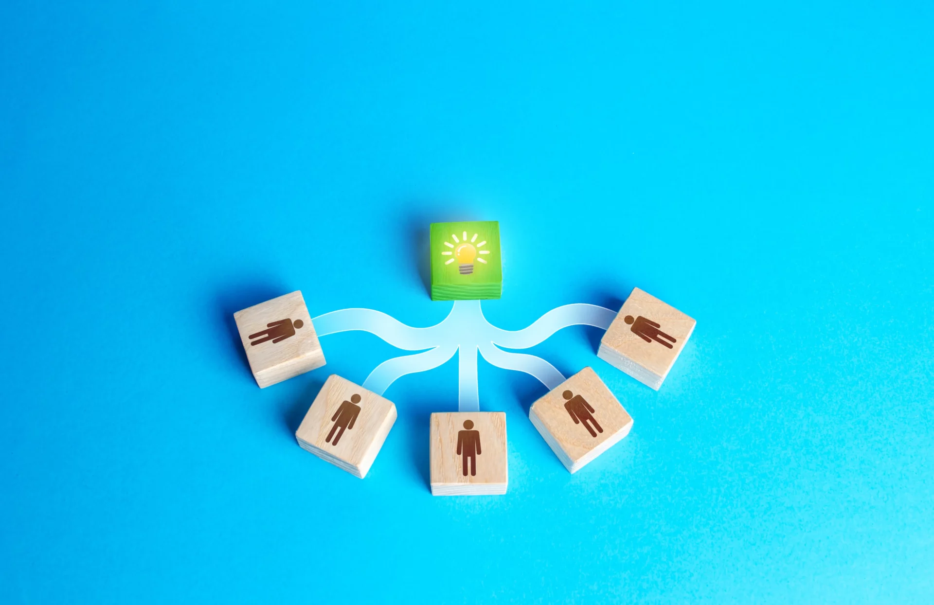 ナレッジマネジメントとは？意味・目的・具体例をわかりやすく解説【2025年最新版】